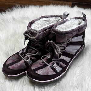 Merrell Sherpa Lined Winter Snow Boot in Burgundy Purple Size 8 Women’s